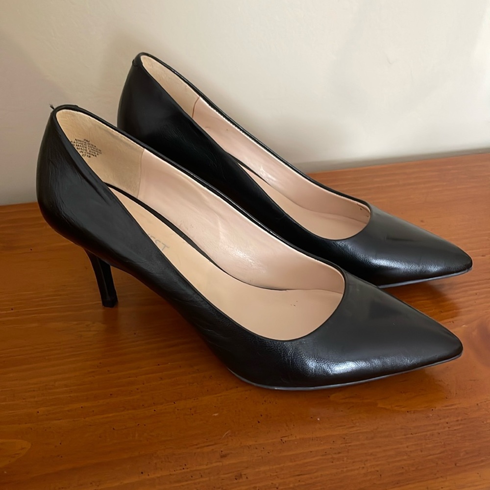 Black Leather Pointed Toe Heeled Pumps